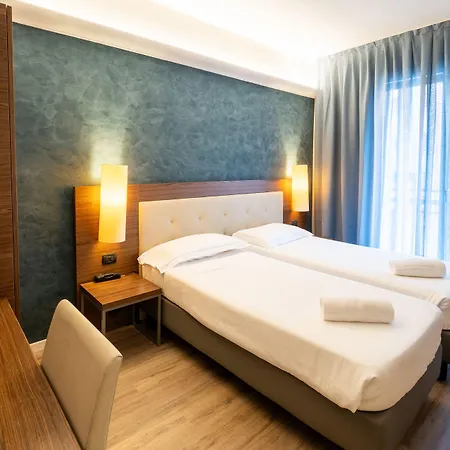 Des Etrangers 3* Milán