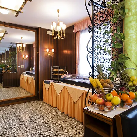 Ξενοδοχείο Mec 3*