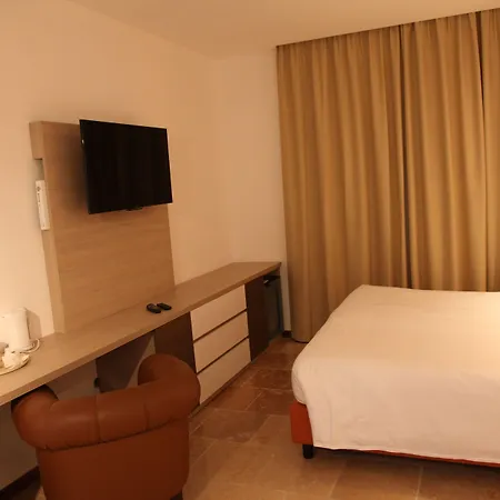 Metro Hotel 3*