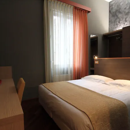 Metro Hotel 3*