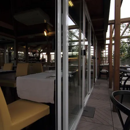 Metro Hotel 3*