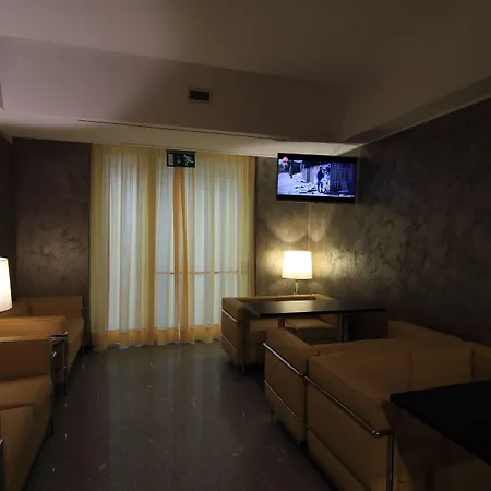 Metro Hotel