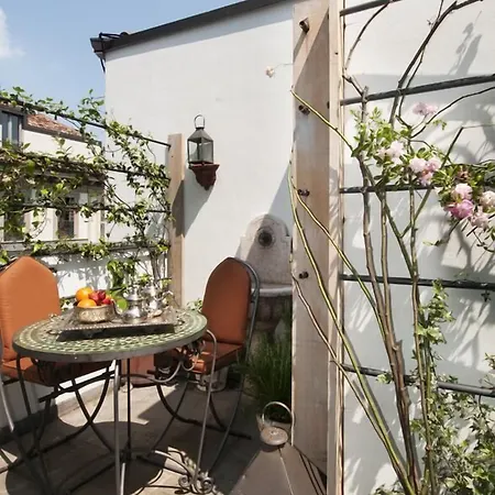 쁘띠 팔레 데 차르메 4*