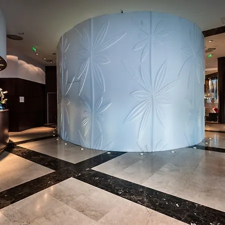 Crowne Plaza By Ihg 4*