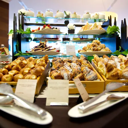 فندق Western The Hub 4*