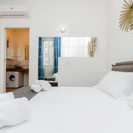 アパート Vivimihome Modern Flat Bosco Verticale ミラノ