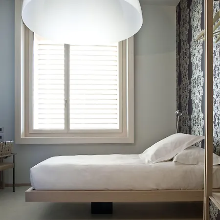 Nu Hotel 4*