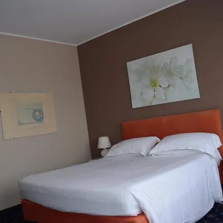 Blaise & Francis Hotel 4*