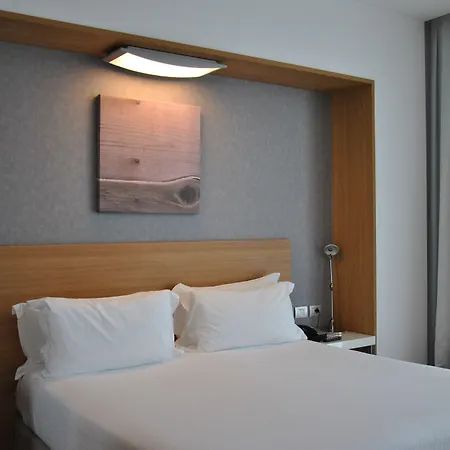 Hilton Garden North Hotell 4*