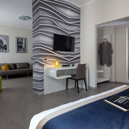 Montenapoleone Aparthotel 4*