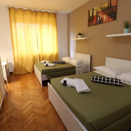 ゲスト ハウス ピレリ 3*