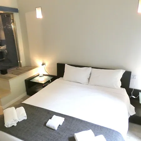 Retreats Apartament *