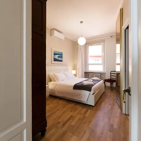 Retreats Apartament *