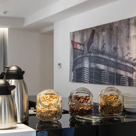 & Urban Padel 4* ميلان