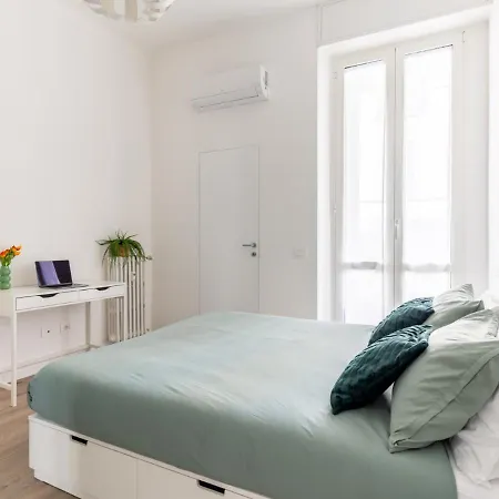 Duomo-centrale - Moderna, M1 E M3 A 250m *