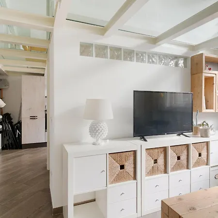 Apartment Guesthost - Comfortable Loft Citta Studi *