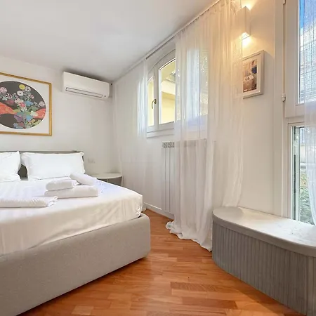 Homeby, Loft Nicholas Milán