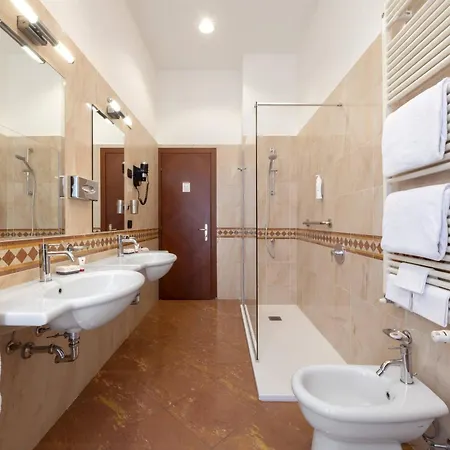 ホテル Lancaster 3*