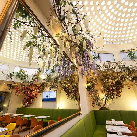 Genius Downtown Hotel