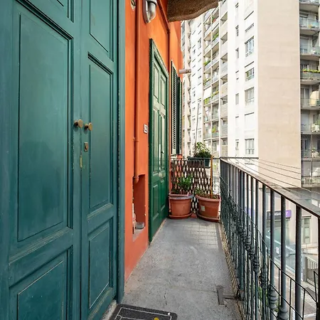 Gold - 5 Minutes From Duomo Милан