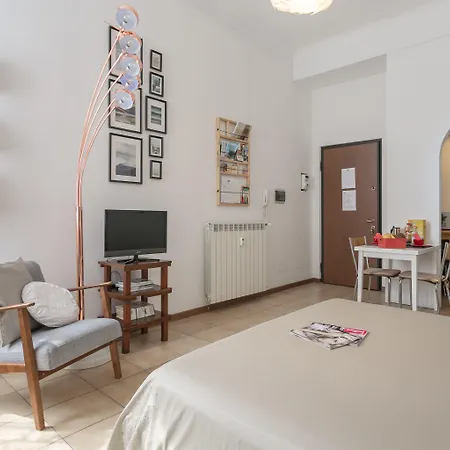 Spazio Isola- Free Wifi شقة