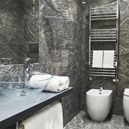 Ah - Fashion District 4*