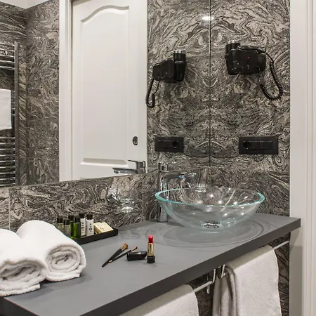 Ah - Fashion District Μιλάνο