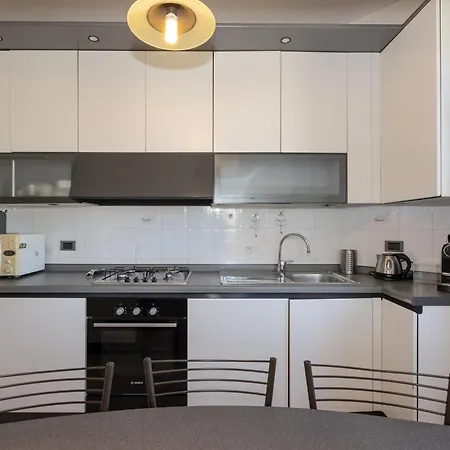 Apartament Modern 2br With Metro Access Mediolan