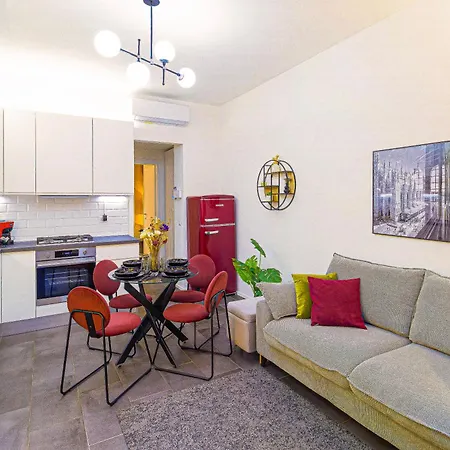 Elegance 10 Min To Duomo & Station شقة