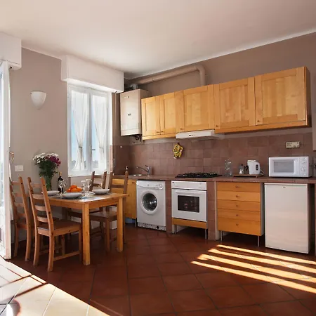 Skyline In Citta Studi A 1 Minuto Dal Metro Con Terrazzo Wi-fi E Netflix * Μιλάνο