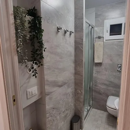 Casa Storica Piazza 5 Giornate Guest house 4*