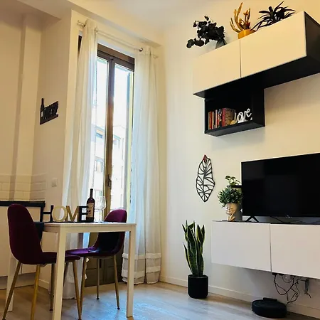 Charming In Isola Near The Metro! Апартаменты *