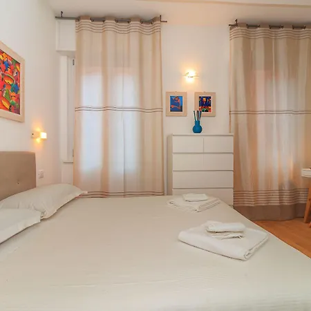 Apartment Joivy Cosy 1bed Flat In Fiera,