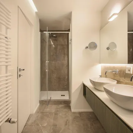 Repubblica I-hosted By Sweetstay Milano