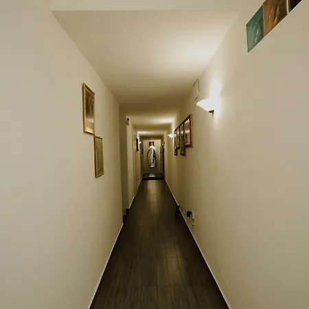 Hosting Dreams Attics - Duomo Apartman Milánó