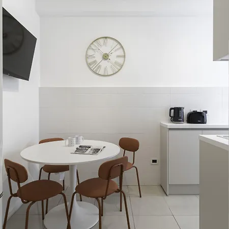 아파트 Italianway Comfort - Confalonieri 11 *