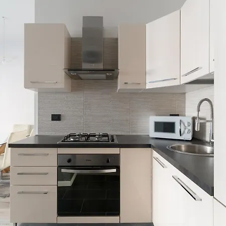 Lägenhet Guesthost - Lorenteggio Charming Flat Milano