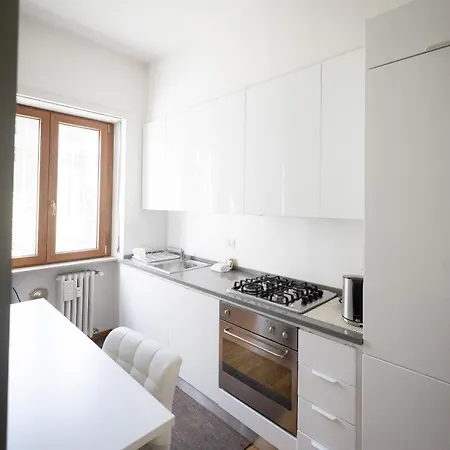 アパート Two-room 450 Meters From Gelsomini M4 ミラノ