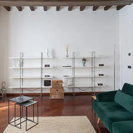 Chic In Cental Apartament