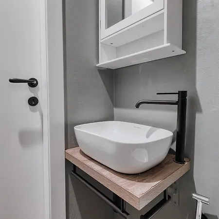 Hostmate - - Pallanza * Milano