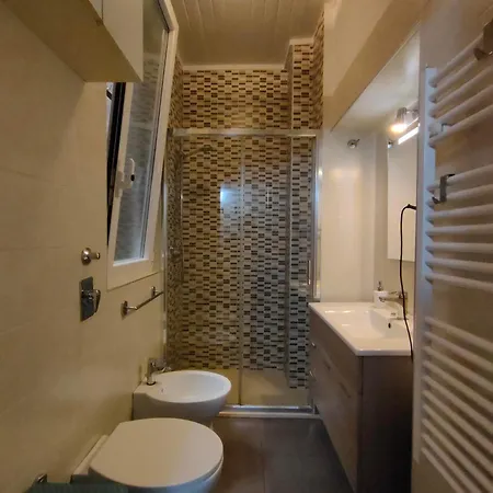 Lavi - Lakeside L&b *