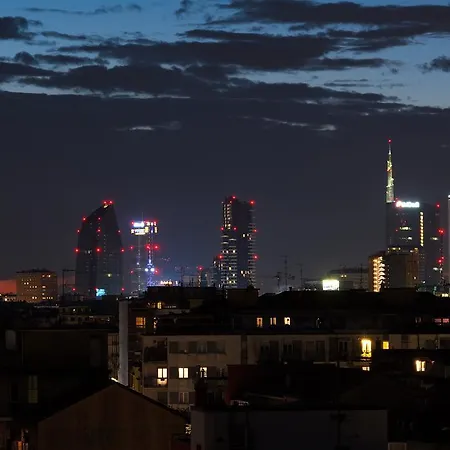 Skyline In Citta Studi A 1 Minuto Dal Metro Con Terrazzo Wi-fi E Netflix