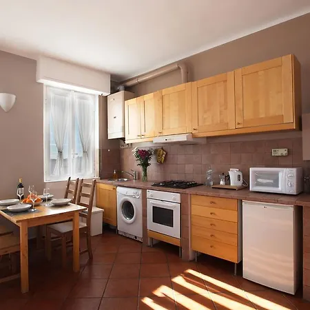 Skyline In Citta Studi A 1 Minuto Dal Metro Con Terrazzo Wi-fi E Netflix Mailand