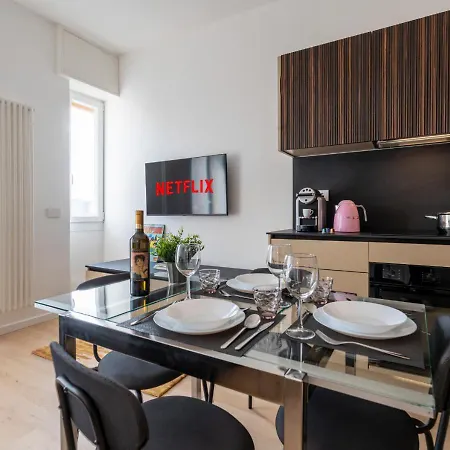 Duomo A 15 Min - Elegante In Zona Isola Apartment *