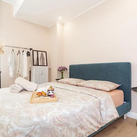 Apartment Luxury Quiet Above Subway