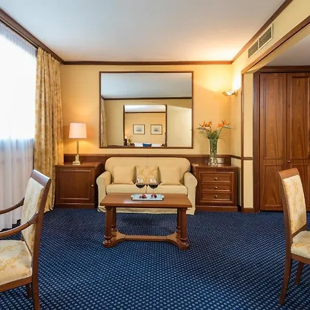 Leonardo Center Szálloda 4*