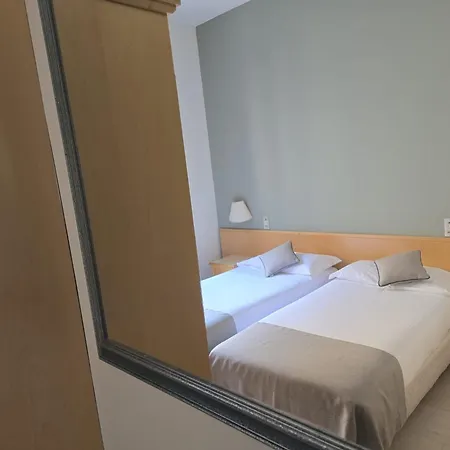 Mokinba Sant'ambroeus 3* Milán