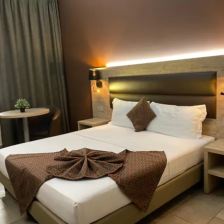 Stradivari 3* ミラノ