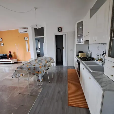 Lory Apartment *