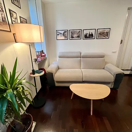 Guesthost - Modern And Cozy Near Amendola M1 Apartamento
